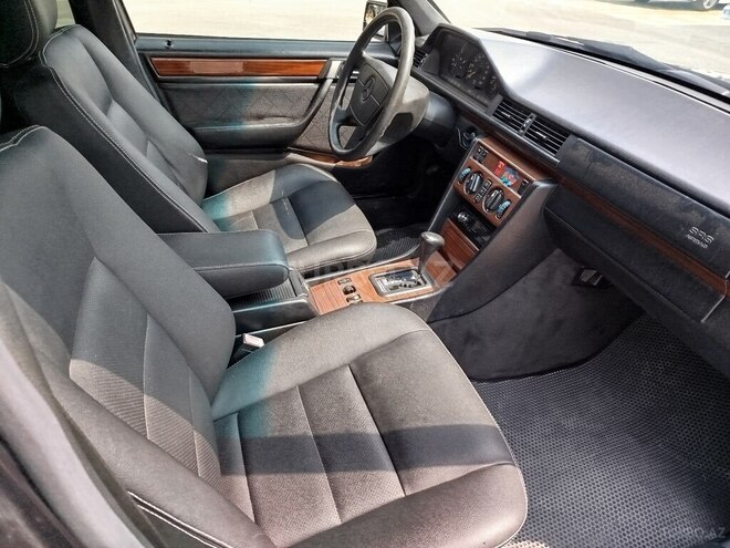 Mercedes E 220 1994, 333,726 km - 2.2 l - Bakı