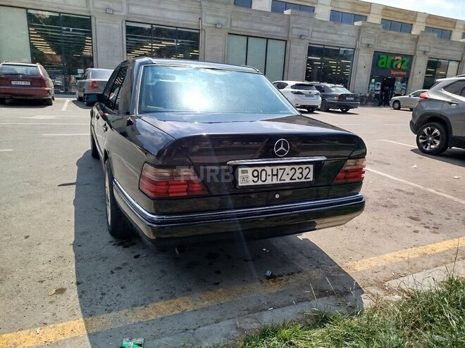 Mercedes E 220 1994, 333,726 km - 2.2 l - Bakı