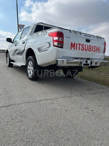 Mitsubishi L200 2015, 152,000 km - 2.5 l - Qobustan
