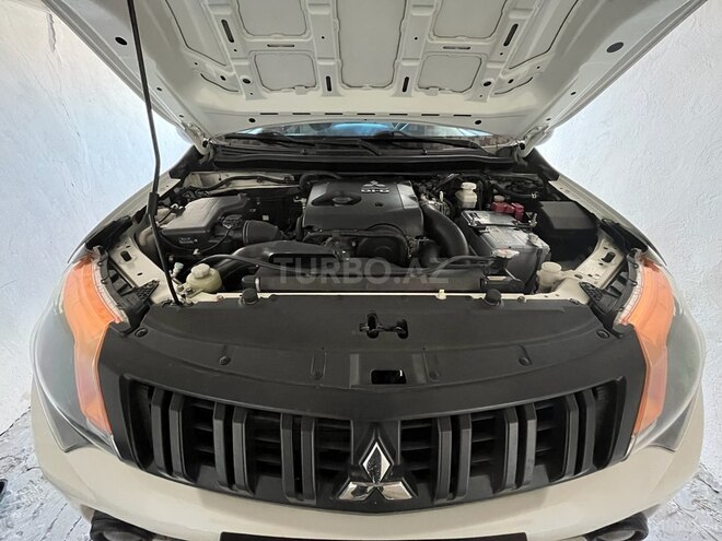 Mitsubishi L200 2015, 152,000 km - 2.5 l - Qobustan