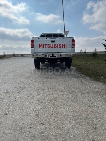 Mitsubishi L200 2015, 152,000 km - 2.5 l - Qobustan