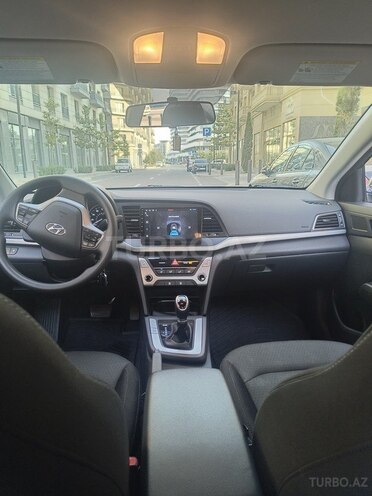 Hyundai Elantra 2018, 80,000 km - 2.0 л - Bakı