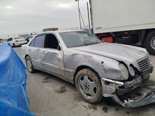 Mercedes E 270 2000, 200,000 km - 2.7 l - Xırdalan