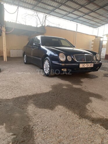 Mercedes E 280 2000, 325,000 km - 2.8 л - Quba