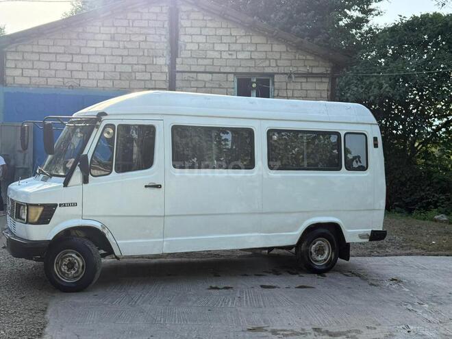 Mercedes 208 D 1992, 400,000 km - 2.0 l - Astara