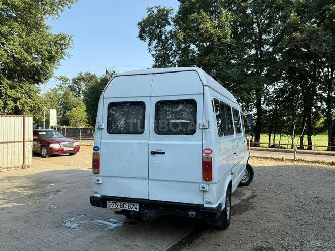 Mercedes 208 D 1992, 400,000 km - 2.0 l - Astara