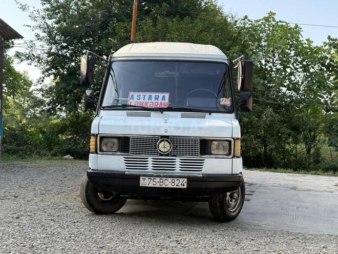 Mercedes 208 D 1992, 400,000 km - 2.0 l - Astara