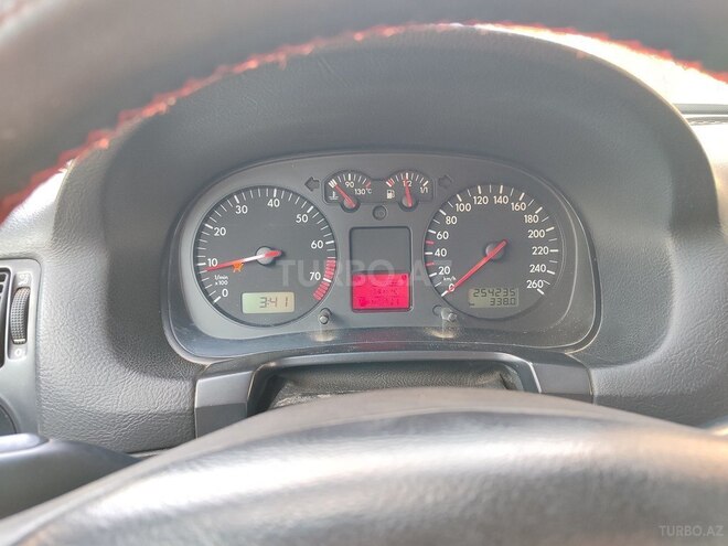 Volkswagen Golf 2002, 254,235 km - 1.6 l - Bakı