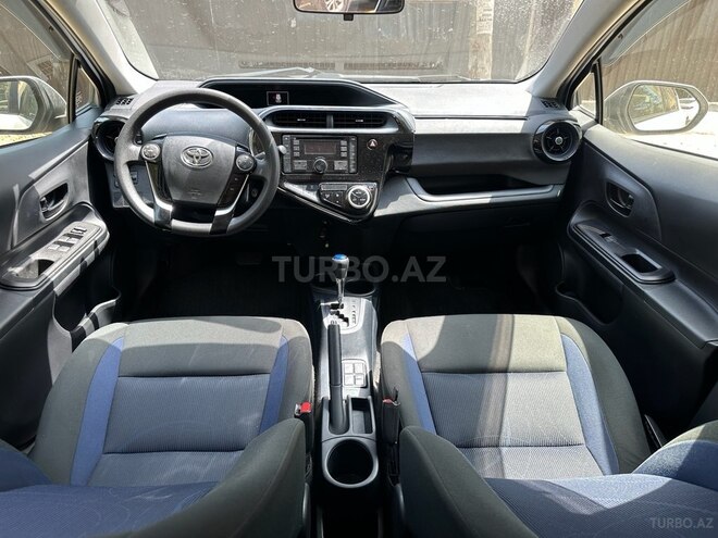 Toyota Aqua-9