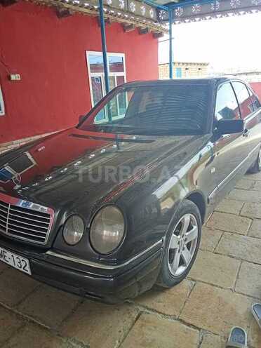 Mercedes E 200 1996, 376,000 km - 2.0 l - Salyan
