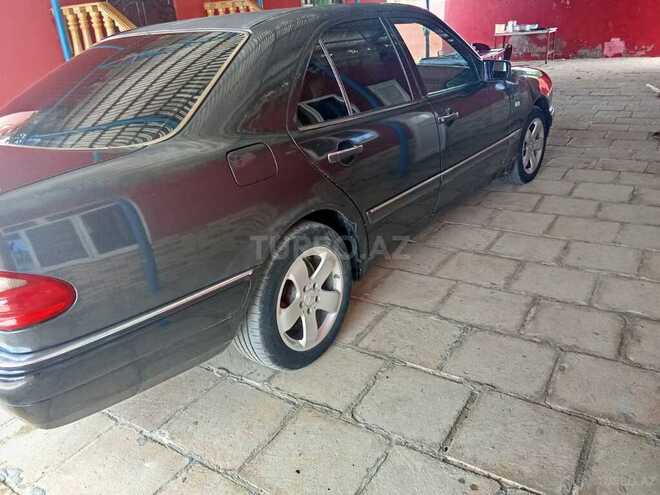 Mercedes E 200 1996, 376,000 km - 2.0 l - Salyan