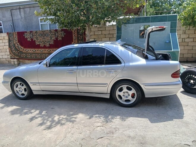 Mercedes E 220 d 2001, 560,000 km - 2.2 л - İmişli