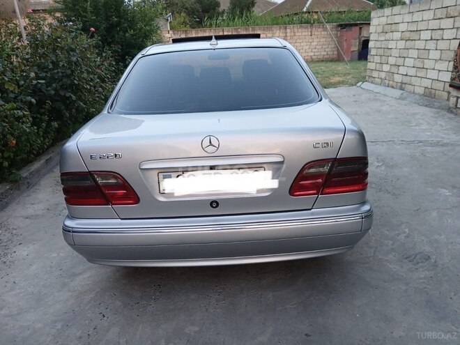 Mercedes E 220 d 2001, 560,000 km - 2.2 л - İmişli
