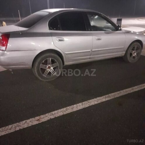 Hyundai Elantra 2001, 221,253 km - 2.0 l - Qax