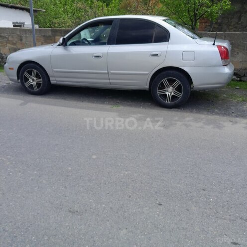 Hyundai Elantra 2001, 221,253 km - 2.0 l - Qax