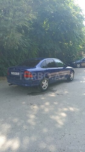 Opel Vectra 1996, 318,000 km - 2.0 l - Qazax