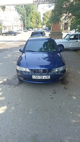 Opel Vectra 1996, 318,000 km - 2.0 l - Qazax