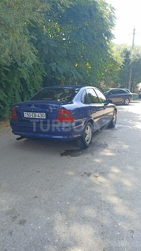 Opel Vectra 1996, 318,000 km - 2.0 l - Qazax