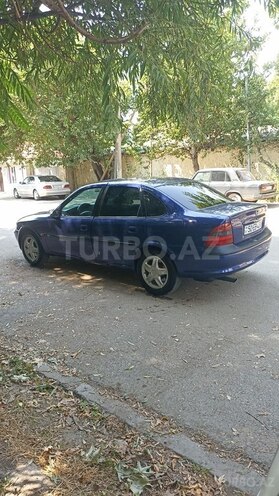 Opel Vectra 1996, 318,000 km - 2.0 l - Qazax