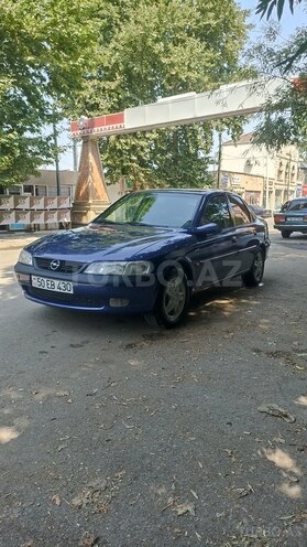 Opel Vectra 1996, 318,000 km - 2.0 l - Qazax