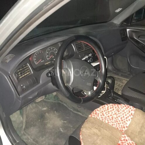 Hyundai Elantra 2001, 221,253 km - 2.0 l - Qax