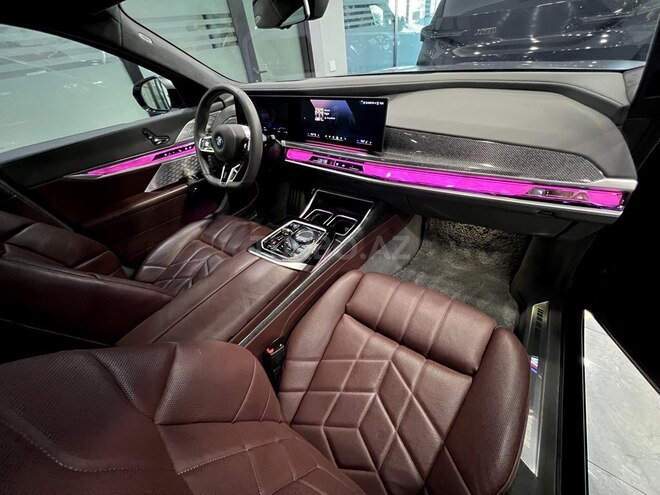 BMW i7-13