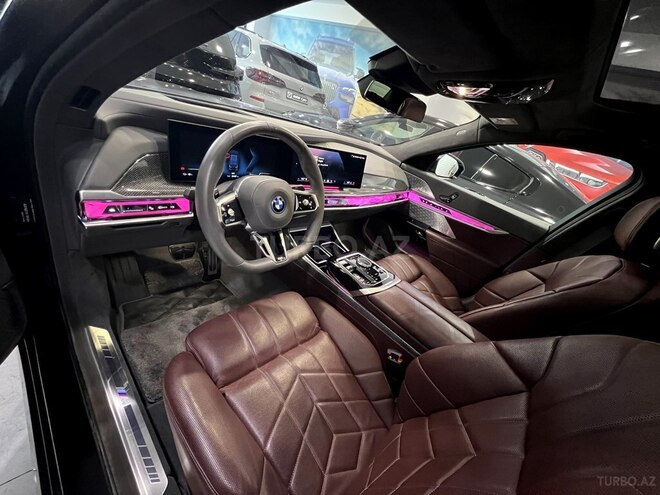 BMW i7-16