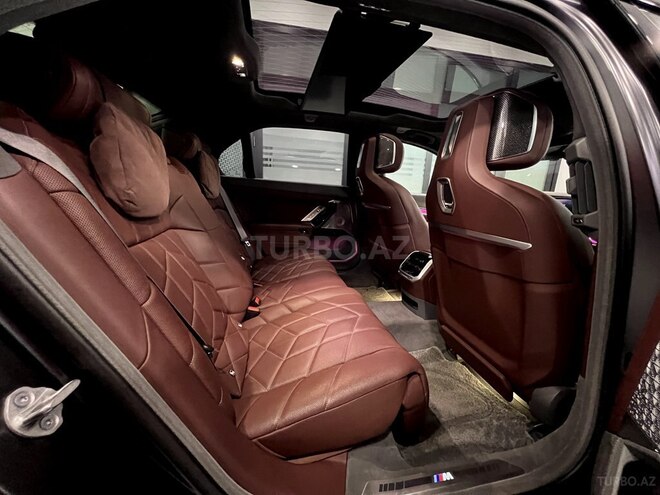 BMW i7-25