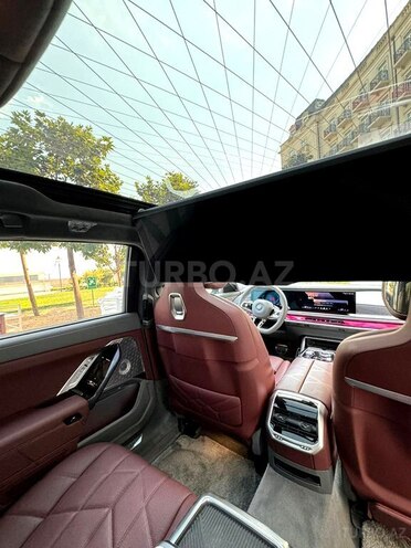 BMW i7-28