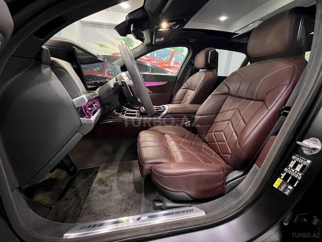 BMW i7-15