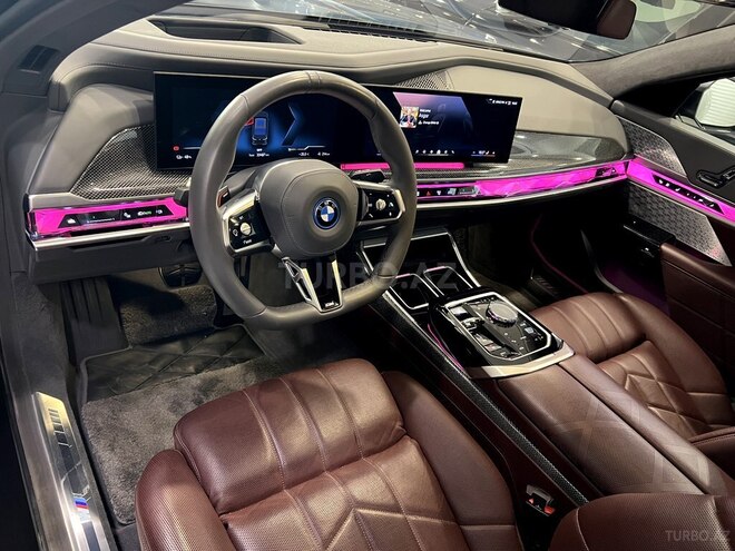 BMW i7-11