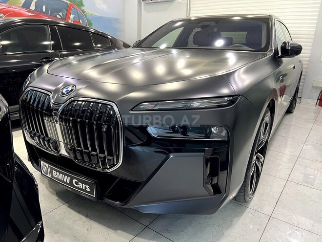 BMW i7-2