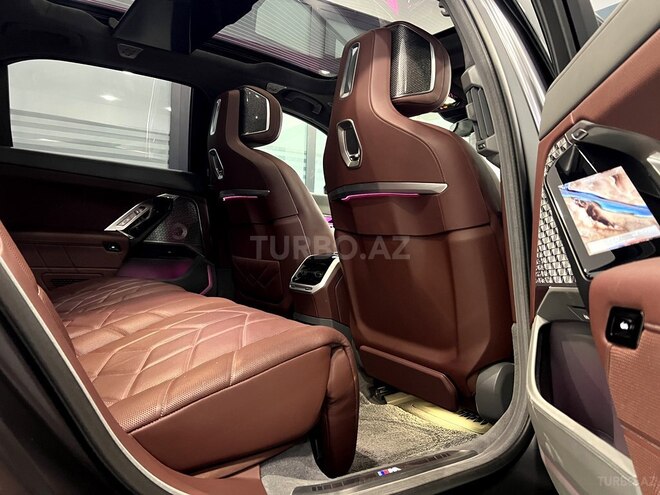 BMW i7-26