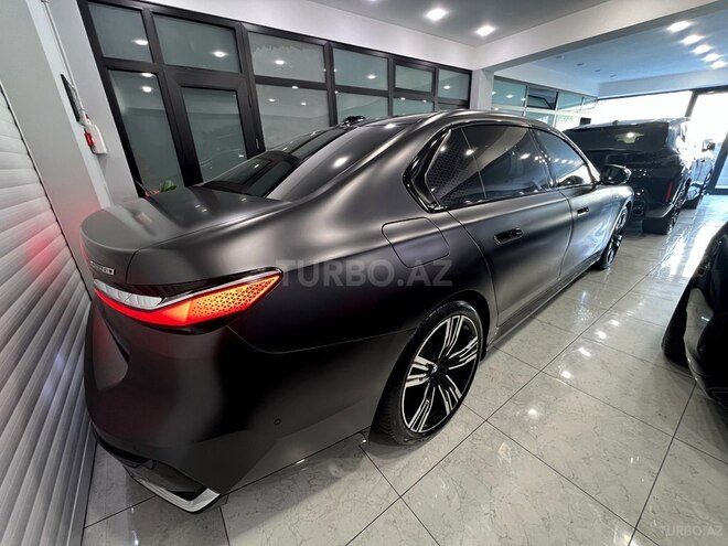 BMW i7-8