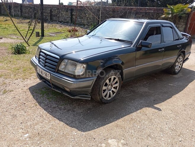 Mercedes E 250 1993, 380,000 km - 2.5 l - Astara