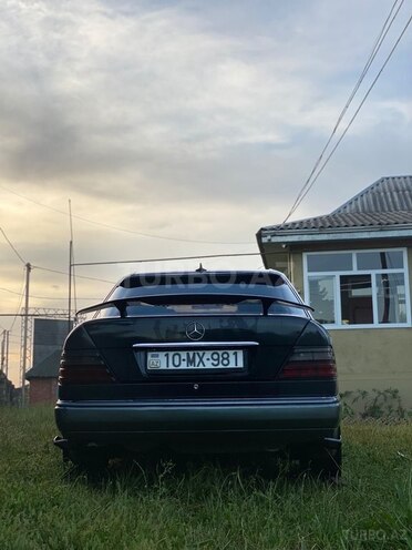 Mercedes E 250 1993, 380,000 km - 2.5 l - Astara