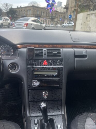 Mercedes E 320 1998, 180,000 km - 3.2 l - Bakı