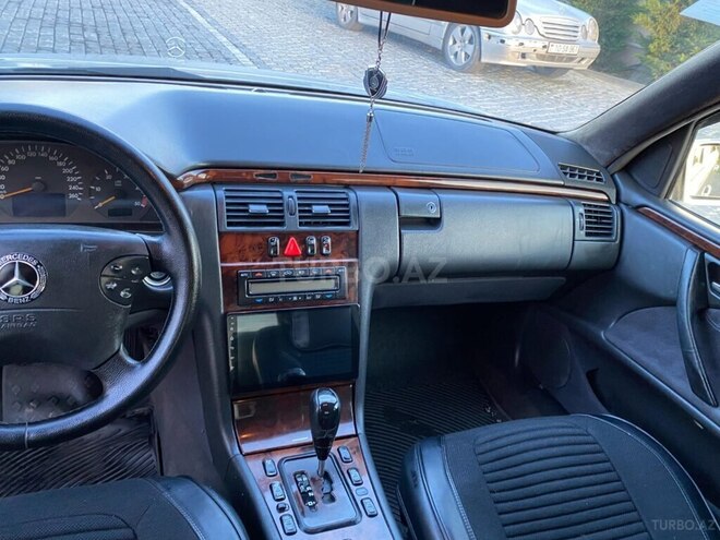 Mercedes E 220 d 2001, 319,225 km - 2.2 л - Bakı