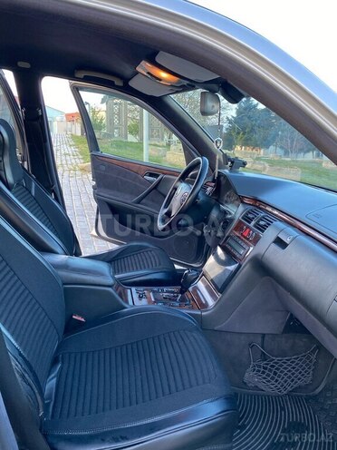Mercedes E 220 d 2001, 319,225 km - 2.2 л - Bakı