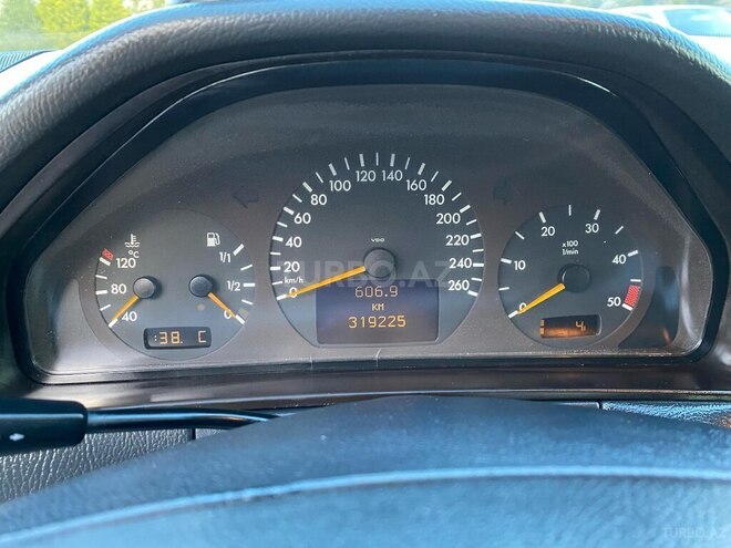Mercedes E 220 d 2001, 319,225 km - 2.2 л - Bakı
