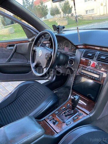 Mercedes E 220 d 2001, 319,225 km - 2.2 л - Bakı