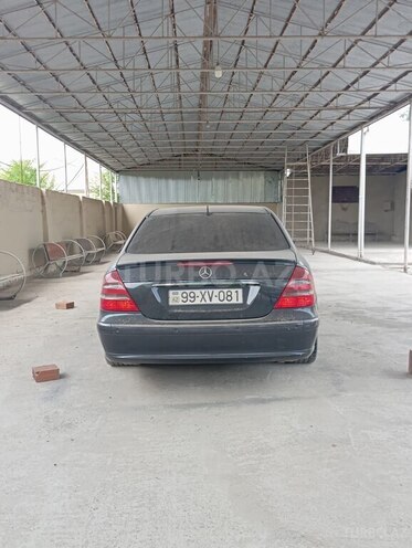 Mercedes E 320 2004, 250,000 km - 3.2 l - Salyan