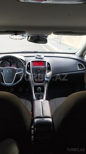 Opel Astra 2011, 301,000 km - 1.4 l - Qusar
