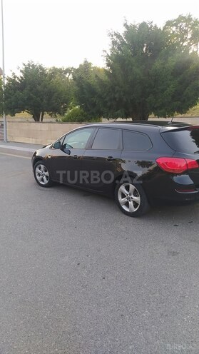 Opel Astra 2011, 301,000 km - 1.4 l - Qusar