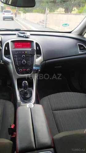 Opel Astra 2011, 301,000 km - 1.4 l - Qusar