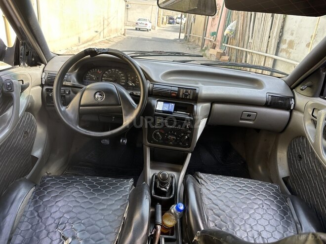 Opel Astra 1993, 185,686 km - 1.6 l - Bakı