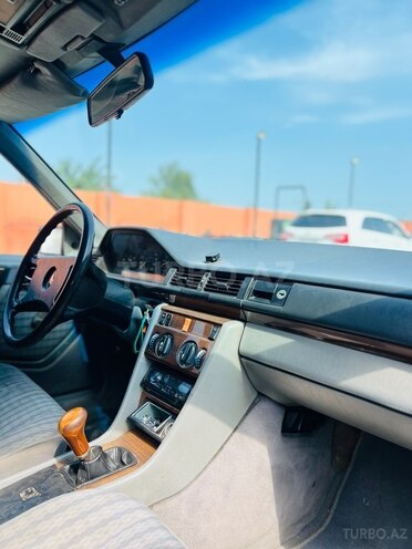 Mercedes E 250 1990, 294,313 km - 2.5 l - Bakı