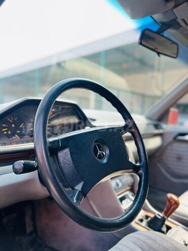 Mercedes E 250 1990, 294,313 km - 2.5 l - Bakı