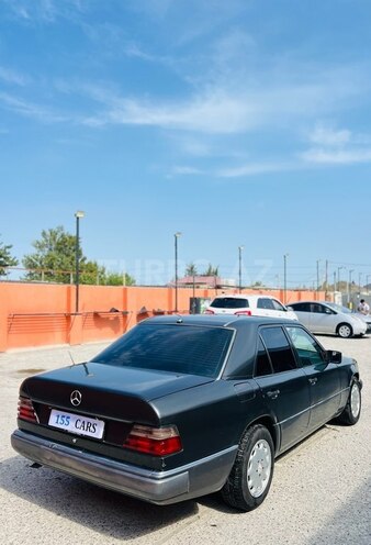 Mercedes E 250 1990, 294,313 km - 2.5 l - Bakı