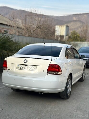 Volkswagen Polo 2013, 179,000 km - 1.6 l - Balakən